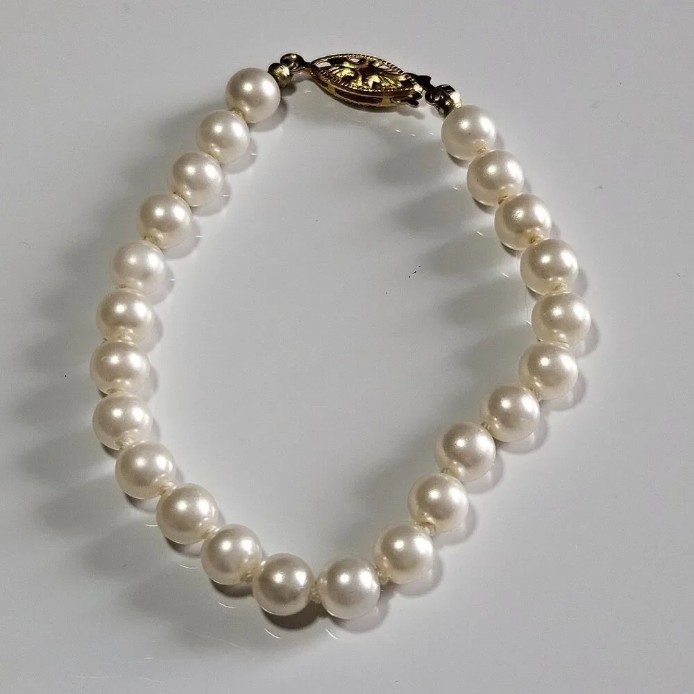 Vintage ROC Cream Colored Faux Pearl Bracelet 7